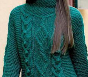 Пуловер изумрудный с узором из кос (Вязание спицами)